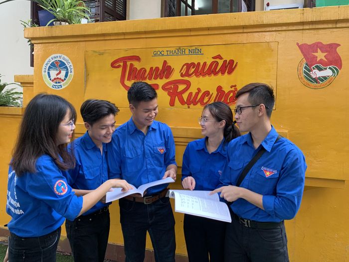  Sinh viên Trường Đại học Kinh tế Quốc dân chia sẻ kinh nghiệm phấn đấu đạt danh hiệu "Sinh viên 5 tốt".