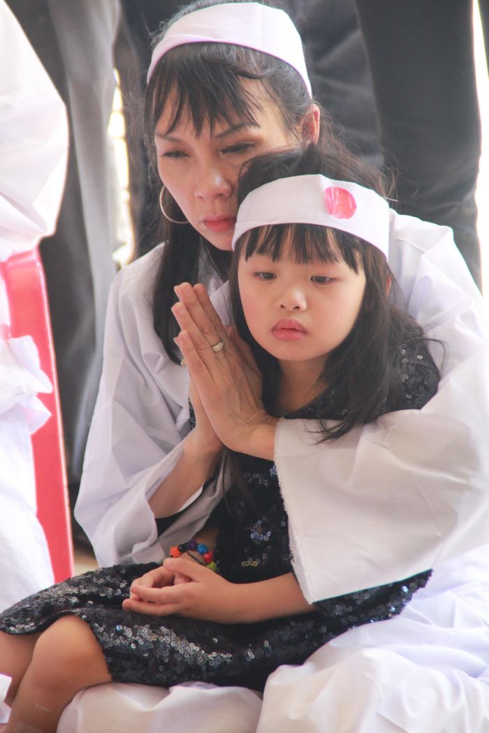 Con dâu và cháu gái cố nghệ sỹ Chánh Tín 