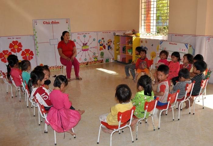 Giờ học của các cháu mầm non điểm trường bản Noọng Ó