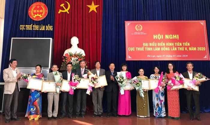 Khen thưởng 20 cá nhân điển hình 5 năm (2015-2019)