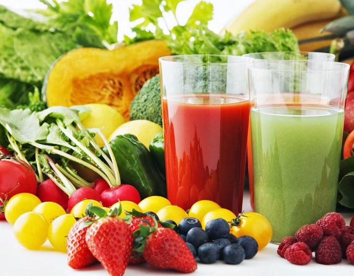 Các loại trái cây có múi giàu vitamin C như cam, quýt, bưởi... khi ăn vào buổi tối sẽ hóa thành chì trong bụng chúng ta gây nặng bụng, đồng thời chất chua làm tăng hàm lượng axit dịch vị gây khó tiêu, dễ dẫn đến viêm dạ dày. Nên hạn chế ăn những loại trái cây này sau bữa cơm tối, nếu ăn chỉ nên ăn một lượng nhỏ và cách cơm tối 30 phút để thức ăn được tiêu hóa bớt. Ảnh minh họa: Internet