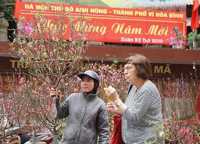 Chợ hoa Hàng Lược trở thành điểm nhấn trong không khí đón Tết nhiều năm trở lại đây