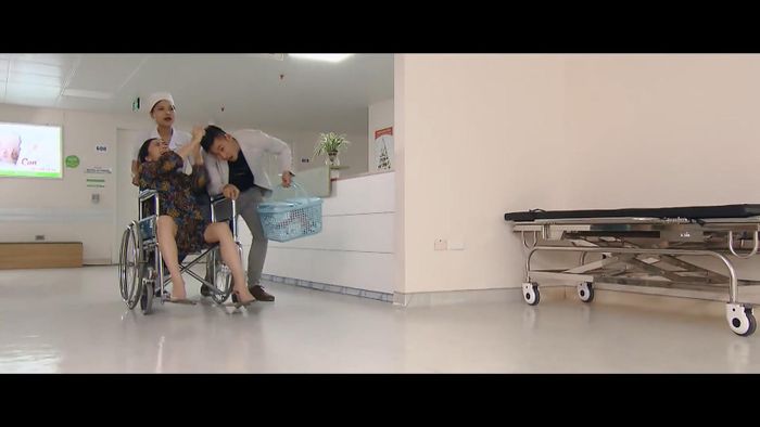 San chính thức làm mẹ