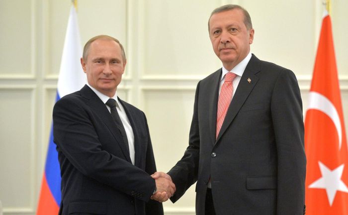 Tổng thống Nga Vladimir Putin và người đồng cấp Thổ Nhĩ Kỳ Recep Tayyip Erdogan vừa chính thức khánh thành đường dẫn khí đốt Dòng chảy Thổ Nhĩ Kỳ (TurkStream)