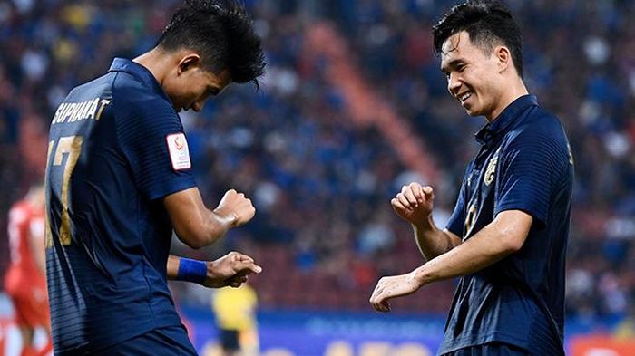 Vũ điệu của Suphanat Mueanta và đồng đội, trái hẳn với dạo U23 Thái Lan thảm bại 0-4 trước U23 Việt Nam ở vòng loại
