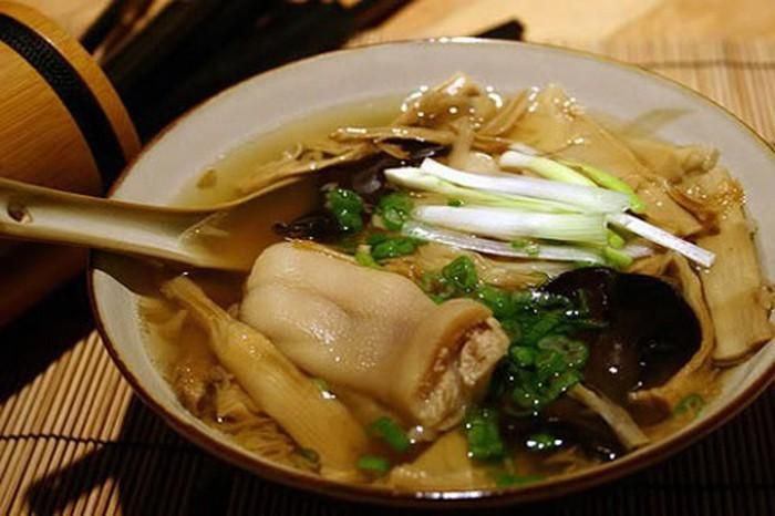 Trong khi đó, Tổ chức Y tế thế giới WHO khuyến cáo, hàm lượng lưu huỳnh trong chế biến và bảo quản thực phẩm không nên vượt quá 20mg cho một kg sản phẩm. Hàm lượng chất lưu huỳnh nếu vào cơ thể ở mức quá nồng độ cao, về lâu dài có thể gây tổn thương về thần kinh, tuần hoàn, ảnh hưởng tim mạch, thị lực, khả năng miễn dịch, sinh sản, não bộ, nội tiết và nhiều chức năng khác.