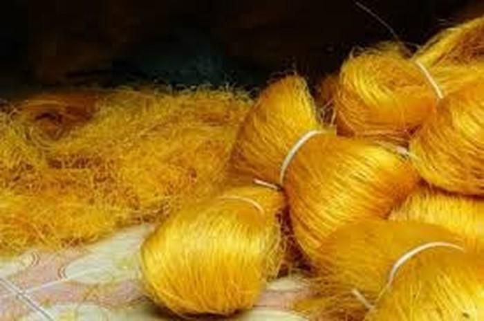 Miến khô cũng là loại thực phẩm có thể chứa nhiều hóa chất gây nguy hại đến sức khỏe nhưng lại được sử dụng nhiều nhất. Miến khô có phẩm màu làm tổn thương gan, thận, thậm chí là ảnh hưởng đến hệ thần kinh.