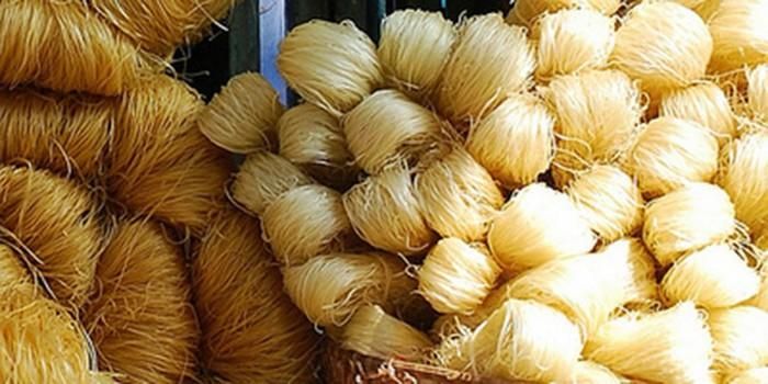 Hầu hết trên thị trường, bột sắt để “nhuộm” miến có độ tinh khiết rất thấp, chứa nhiều kim loại độc như: chì, thủy ngân và những tạp chất độc hại khác. Những loại chất này khi vào cơ thể sẽ gây nguy hiểm cho người sử dụng như làm tổn thương gan, thận, thậm chí là ảnh hưởng đến hệ thần kinh.