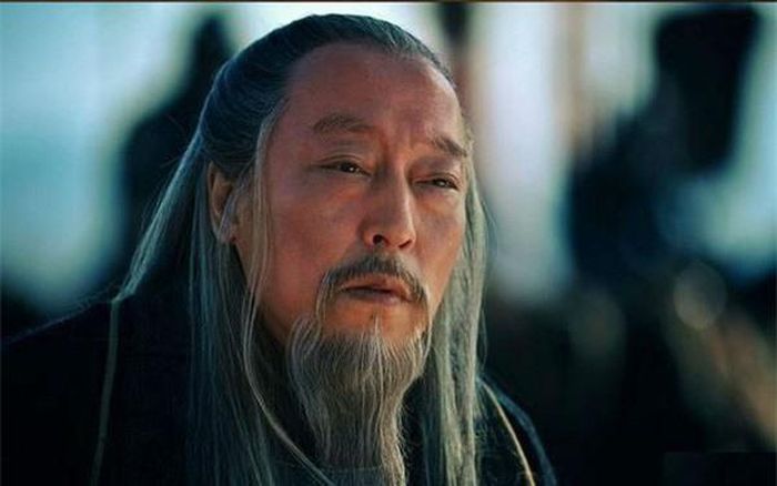  Dù vậy, Tư Mã Ý có sức khỏe rất tốt khi sống thọ tới năm 72 tuổi. Trong khi đó, Tào Tháo qua đời khi 66 tuổi và người con trai là Tào Phi chết năm 39 tuổi. 