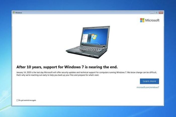 Thông báo trên bản cập nhật Windows 7 mới cho người dùng biết rằng hệ điều hành này sắp bị Microsoft “khai tử”. Ảnh: The Verge. 