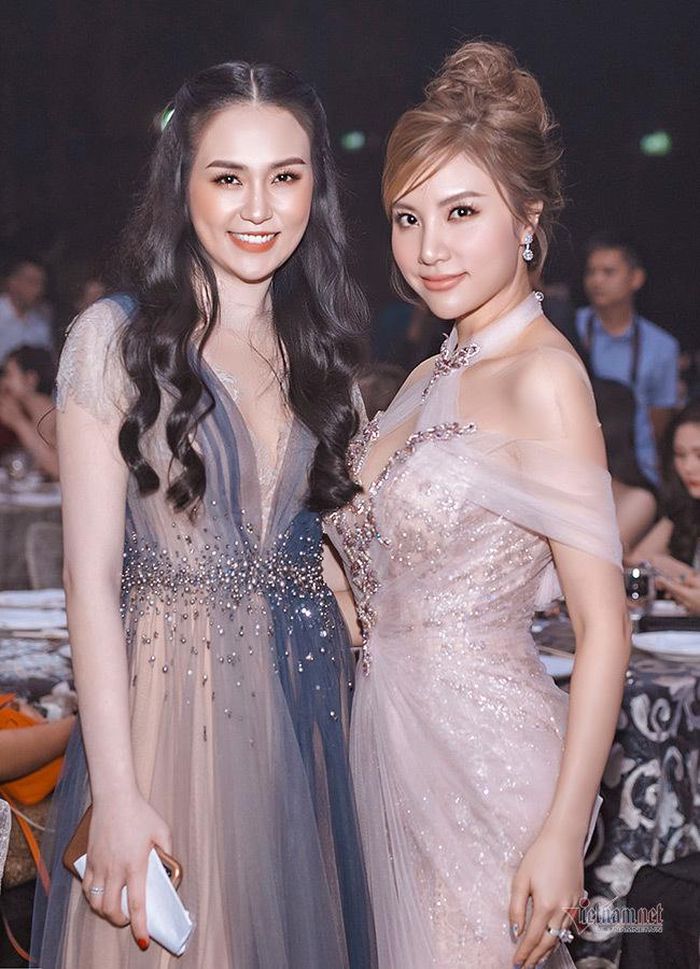 Thu Hương và ca sĩ Hạnh Sino - một trong những người bạn thân nhất của vợ Tuấn Hưng ở ngoài đời.