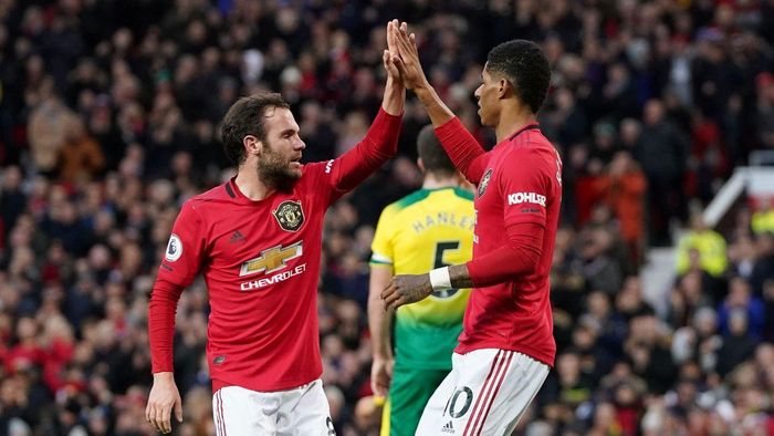 Rashford băng xuống mở tỷ số