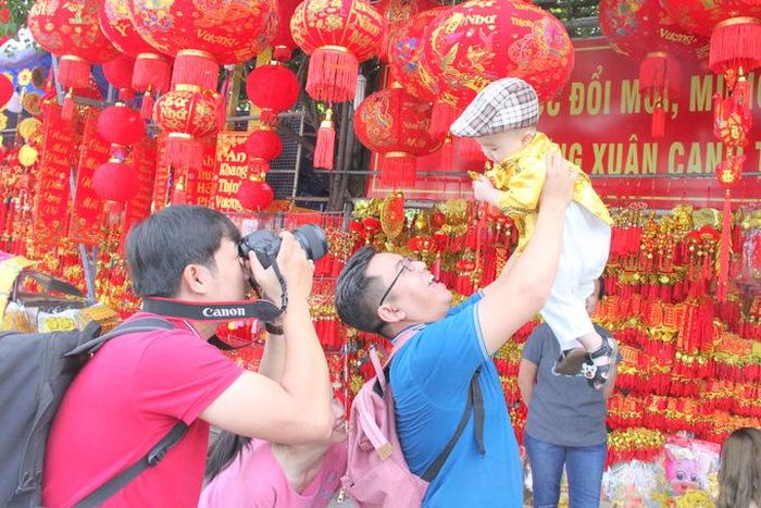  Bức ảnh ở "phố đèn lồng" Nha Trang sẽ là kỷ niệm đáng nhớ về sau