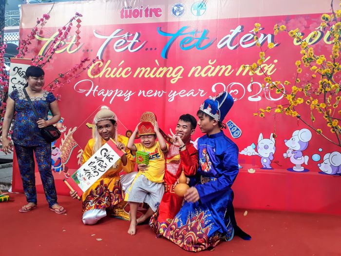 Các em nhỏ vui chơi tại chương trình "Xuân yêu thương" ở Bệnh viện Nhi đồng 2