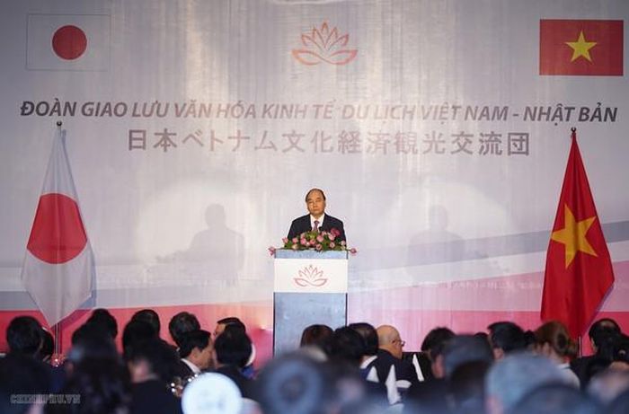 Thủ tướng Nguyễn Xuân Phúc phát biểu tại buổi giao lưu văn hóa kinh tế du lịch Việt Nam - Nhật Bản tối 12/1. Ảnh: VGP/Quang Hiếu