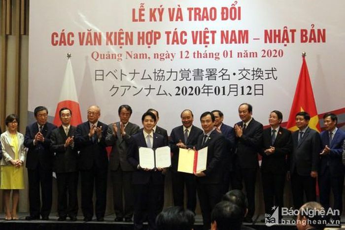 Lễ ký kết và trao đổi các văn kiện hợp tác giữa Việt Nam - Nhật Bản. Ảnh: Võ Văn Cường