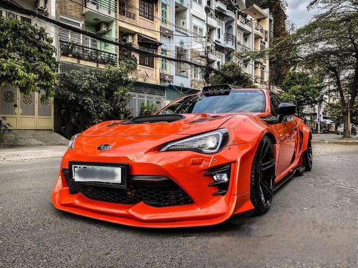 Việc độ theo phong cách widebody giúp chiếc xe tăng tốc tốt hơn, hạn chế tối đa ảnh hưởng của khí động học.