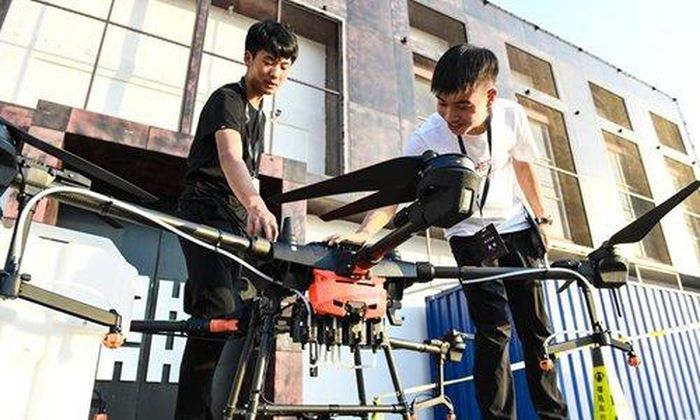  Một thiết bị bay không người lái do tập đoàn DJI của Trung Quốc sản xuất. 