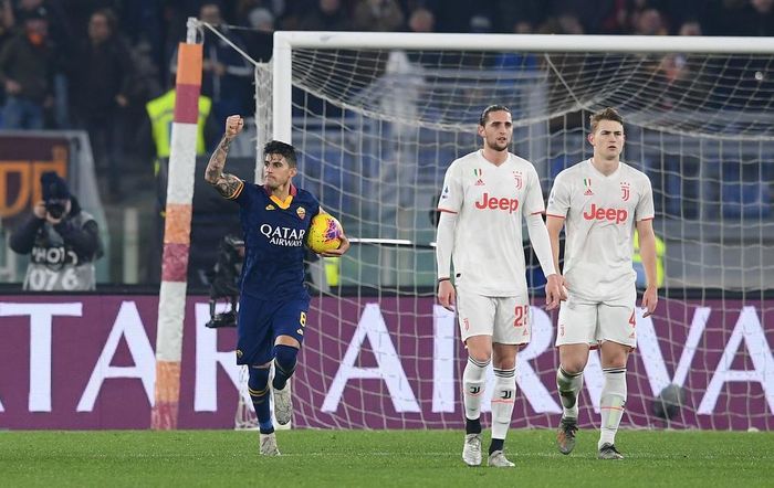  Khung gỗ một lần cứu thua cho Juventus ở phút 65 nhưng may mắn đã không đứng về phía Ronaldo và các đồng đội 3 phút sau đó. VAR phát hiện Alex Sandro để bóng chạm tay trong vùng cấm sau một nỗ lực phòng ngự. Trọng tài cho Roma hưởng quả phạt đền. 