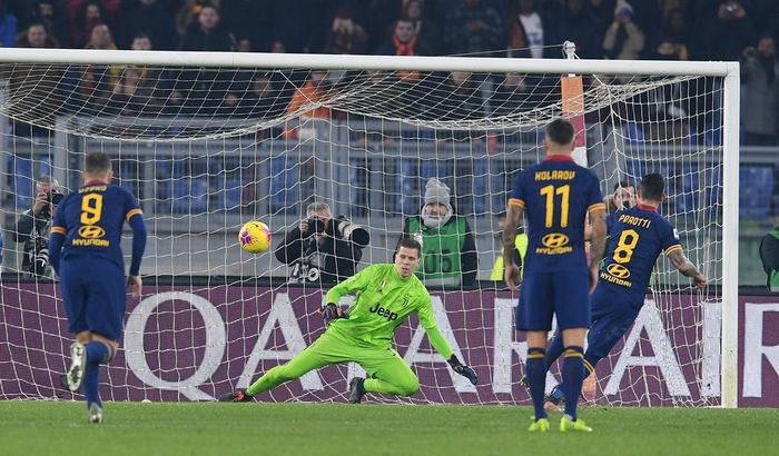  Cầu thủ số 8 Diego Perotti tận dụng cơ hội để thu hẹp khoảng cách với Juventus xuống còn 1 bàn ở phút 68. 