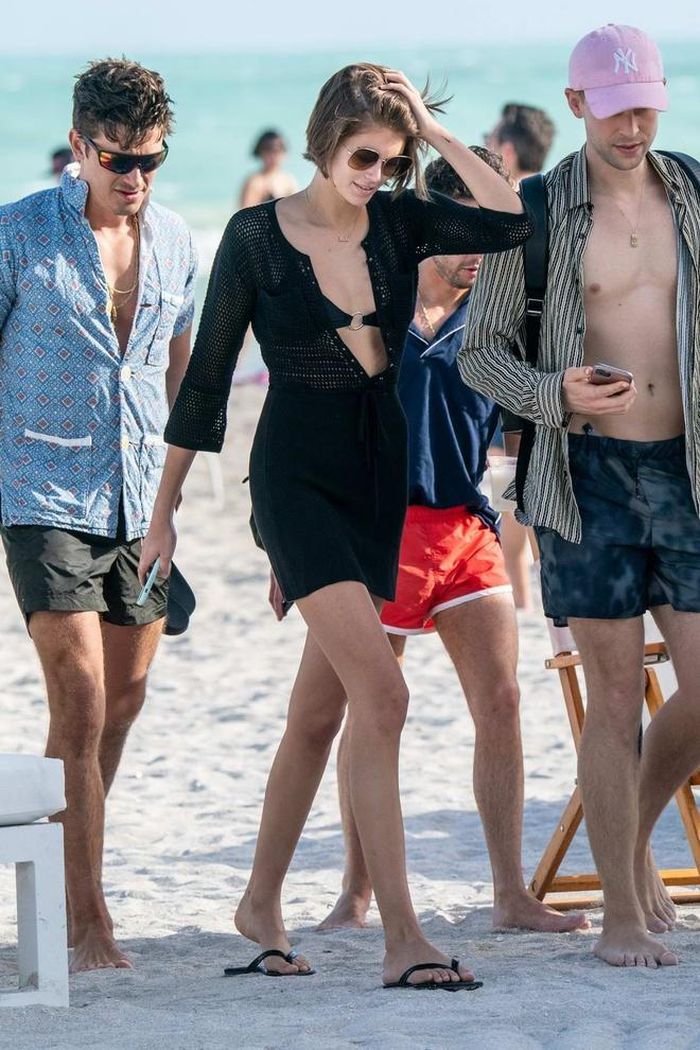 Con gái Cindy Crawford cao 1,75 m, sở hữu nhiều nét đẹp từ bố mẹ, đặc biệt là đôi chân dài thẳng tắp. Khoảng hai năm trở lại, Gerber hoạt động nhiều trên sàn diễn và chụp ảnh quảng cáo. Cô hiện là người mẫu 10X đang được chú ý ở làng mốt quốc tế.