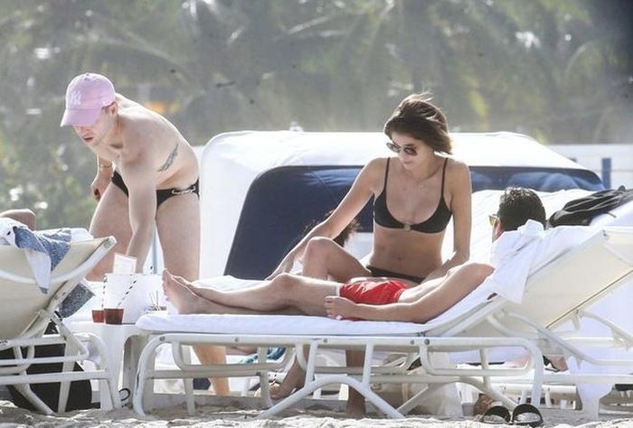 2020 là năm đầy hứa hẹn cho sự nghiệp của Kaia Gerber khi cô liên tục nhận được các hợp đồng lớn. Tại Tuần lễ thời trang Xuân Hè 2020, ái nữ tuổi 19 đã trúng các show của Yves Saint Laurent, Fendi, Moschino, Tom Ford, Prada... Trước đó, cô còn vượt Bella Hadid để nhận giải Người mẫu của năm tại British Fashion Awards 2018.