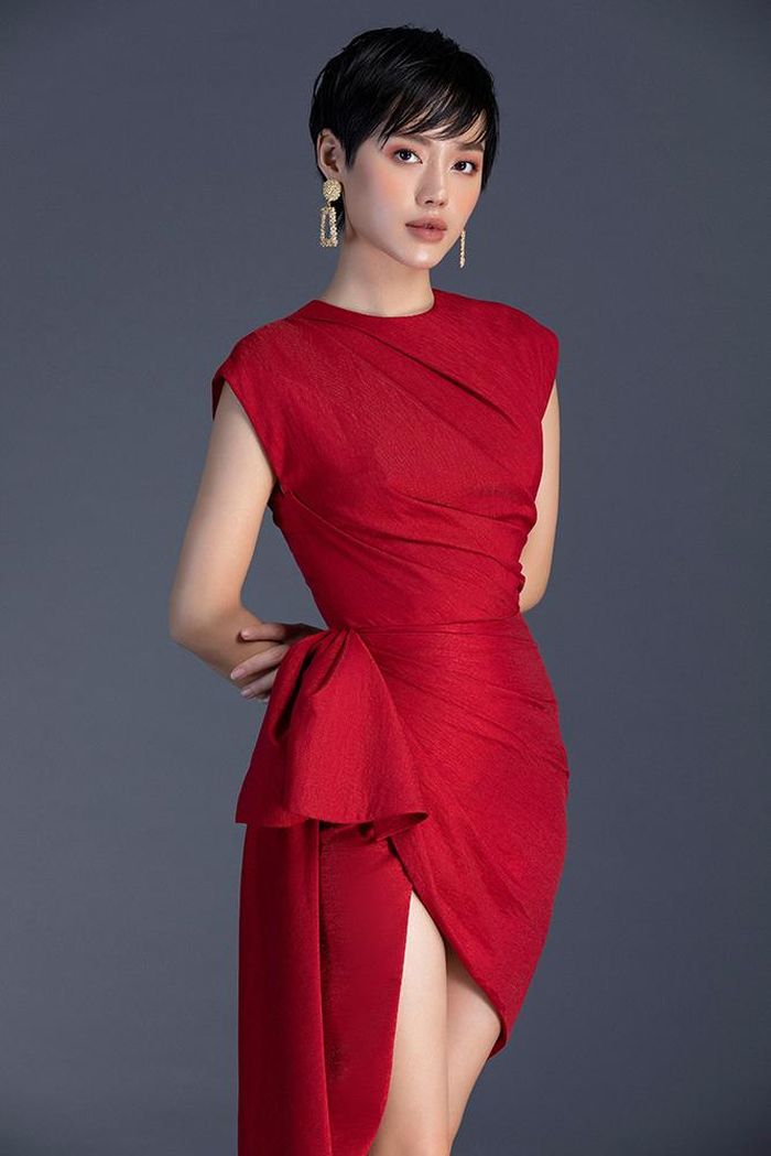  Nhờ thần thái cùng vóc dáng chuẩn của Khánh Linh, thông điệp của từng trang phục trong BST được lan tỏa mạnh mẽ. 