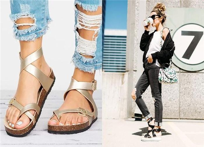 Sandals đế bằng là giải pháp tuyệt vời cho những ngày mưa gió bất chợt. Nó vừa không lo dễ bị té ngã, vừa hong khô nhanh chóng và dễ dàng. Để trông nổi bật hơn vào ngày đầu năm, bạn có thể chọn những đôi sandals có quai màu ánh kim hoặc màu neon rực rỡ. Ảnh: amazon, hellofashionblog.