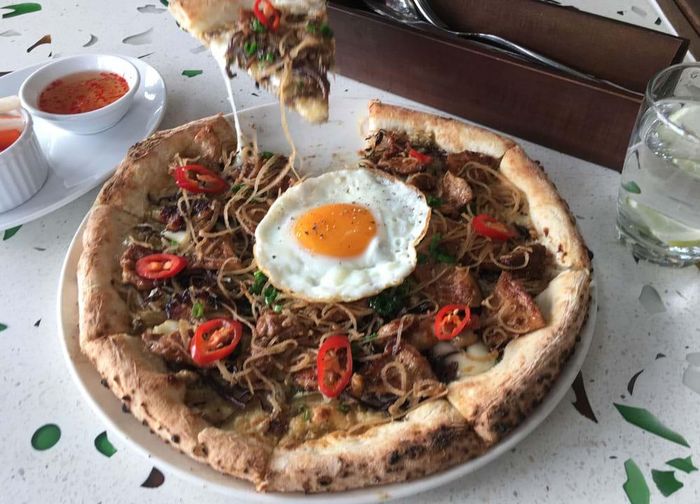 Cơm tấm pizza, cuộc “hợp hôn” dậy bao sóng gió