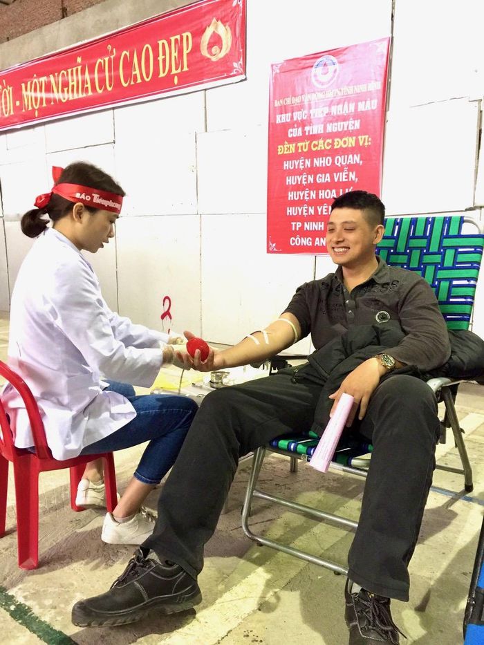 Ui, chuẩn "soái ca" đây rồi, lại còn có lúm đồng tiền dễ thương quá