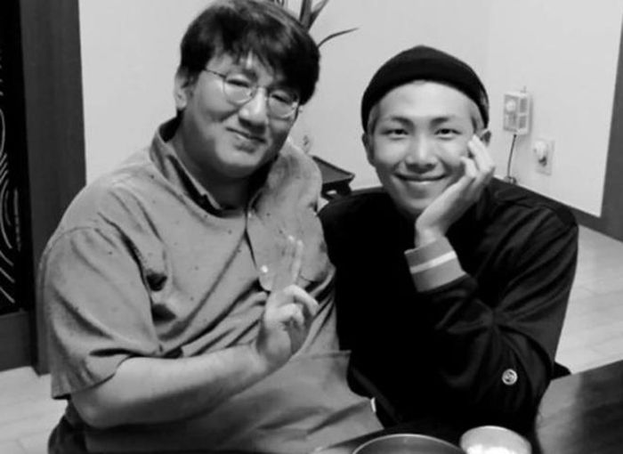 Bang Si Hyuk (trái) và RM 