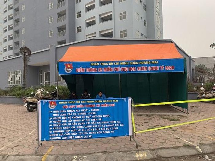  Khu vực trông giữ xe của chợ xuân