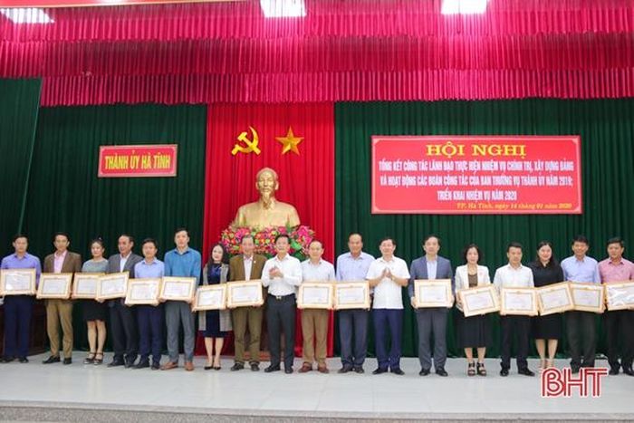 ...16 cá nhân xuất sắc thực hiện nhiệm vụ đoàn công tác của BTV Thành ủy