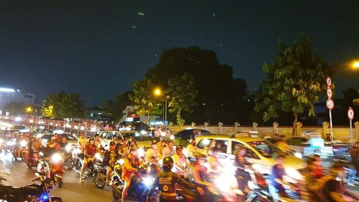 Giao thông ùn tắc nghiêm trọng trên đường Cộng Hòa.