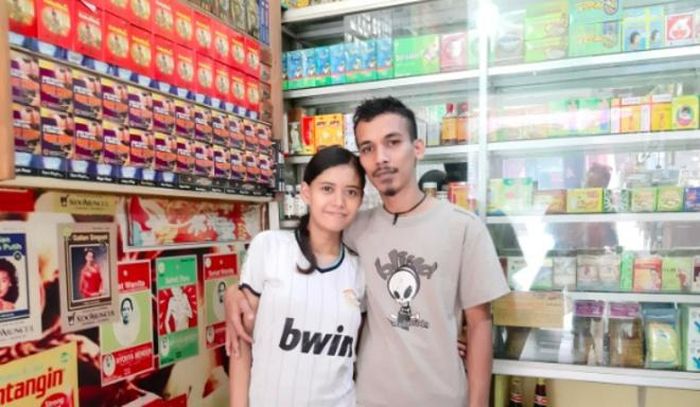 Cửa hàng bán thuốc của Sarifah Nurhayati và chồng. Ảnh: SCMP.
