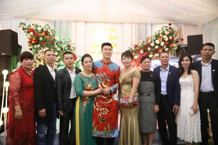 Gia đình nhà Duy Mạnh cũng lồng lộn không kém gì tại đầu cầu nhà cô dâu Quỳnh Anh.