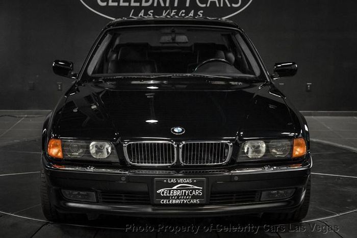 Những người có hứng thú với mẫu xe BMW 7 Series của 2Pac hoàn toàn có thể tìm mua những chiếc xe khác mới hơn. Tuy nhiên nếu là một fan hâm mộ của huyền thoại Tupac thì đây là một cơ hội khó có thể bỏ qua để sở hữu một kỷ vật từ thần tượng của mình.