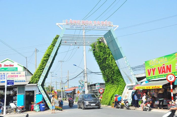 Cổng chào làng hoa Sa Đéc