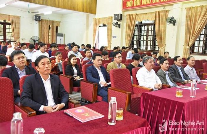 Sáng 15/1, Văn phòng Tỉnh ủy tổ chức Hội nghị tổng kết công tác văn phòng cấp ủy năm 2019, triển khai nhiệm vụ năm 2020. Tham dự có đại diện Thường trực và cán bộ văn phòng các huyện, thành, thị ủy, đảng ủy trực thuộc; lãnh đạo và cán bộ, công chức, nhân viên cơ quan Văn phòng Tỉnh ủy. Ảnh: Thu Giang