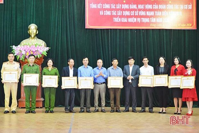 ...đạt tiêu chuẩn “Hoàn thành xuất sắc nhiệm vụ” 5 năm liền