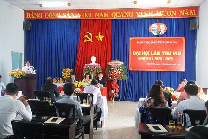 Đại biểu trình bày tham luận tại đại hội