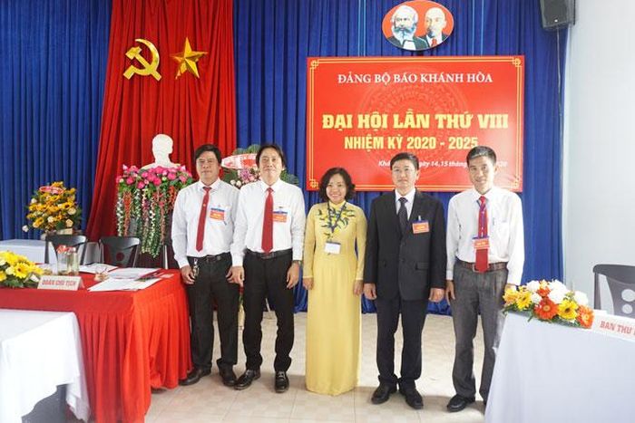 Ban Chấp hành nhiệm kỳ 2020-2025 ra mắt đại hội.