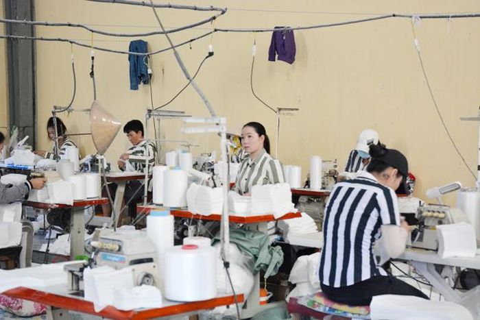Các phạm nhân trong giờ lao động cải tạo để sớm hoàn lương, trở lại cộng đồng. 