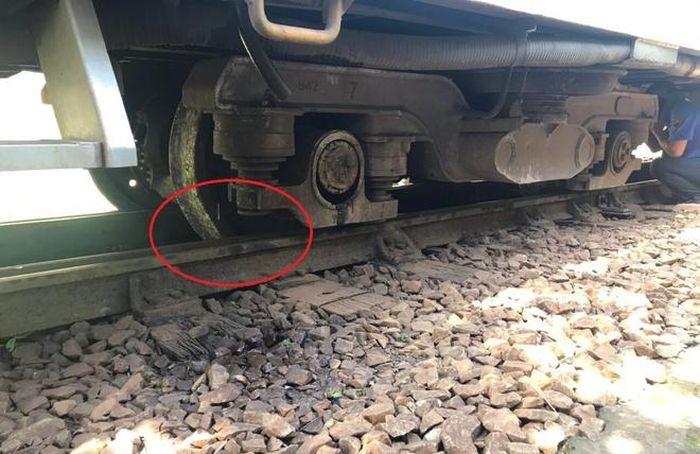 Tàu SE3 bị trật bánh ở đèo Hải Vân. Ảnh: CTV.