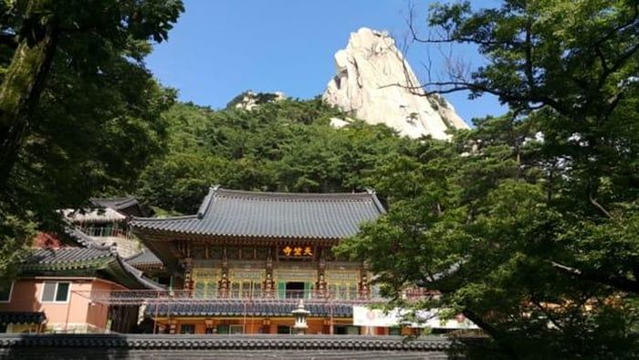 Nhà sư Ấn Độ Jigong đã đặt tên cho ngôi đền là Cheonchuksa khi đến thăm ngôi đền trong triều đại Koryo, ông nói rằng phong cảnh của đền giống với phong cảnh của một ngọn núi ở Cheonchuk.