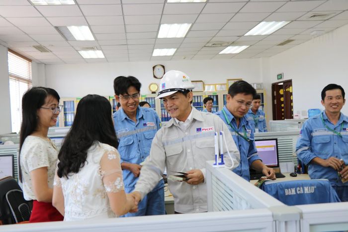 Lãnh đạo Đạm Cà Mau chúc tết CBCVN