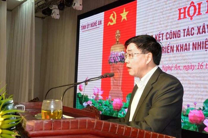 Phó Bí thư Tỉnh ủy Nguyễn Văn Thông báo cáo tổng kết công tác xây dựng Đảng năm 2019, triển khai nhiệm vụ năm 2020. Ảnh: Thanh Lê