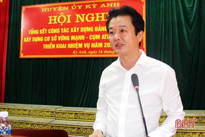 Trưởng ban Nội chính Tỉnh ủy Trần Báu Hà phát biểu tại hội nghị
