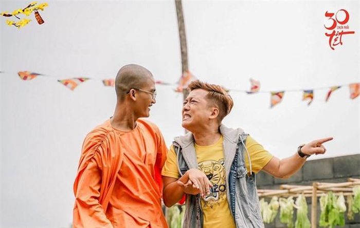 Mà còn biết tấu hài