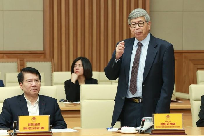 Chủ tịch Liên hiệp các hội khoa học kỹ thuật Việt Nam Đặng Vũ Minh phát biểu tại buổi gặp mặt.